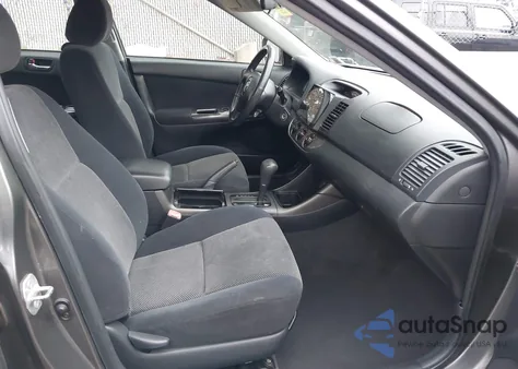 2004 Toyota Camry Se z USA, uszkodzony, nr VIN 4T1BE32K74U843083